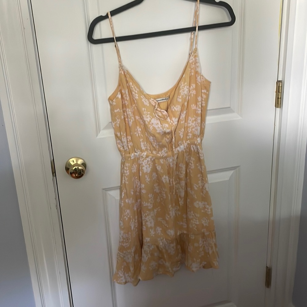 Bnwt yellow Abercrombie floral dress
